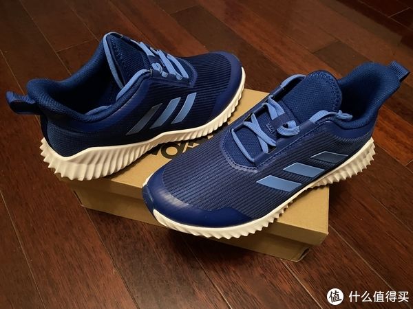 阿迪 耐脏又实惠的adidas G27156童鞋