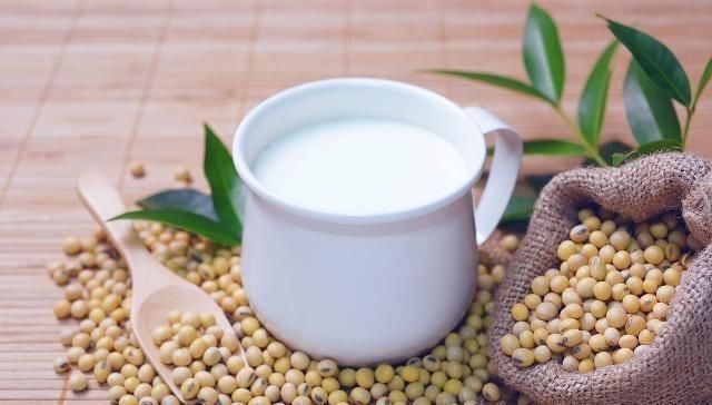 怀孕期间|怀孕以后,牛奶、豆浆、孕妇奶粉,孕妈该怎样选择可别傻傻忽视