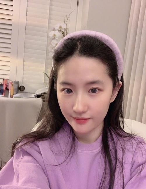 “奶奶辈”发饰火了！鲨鱼夹、丝巾等绝对是现在最洋气的发饰！