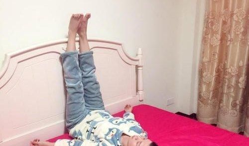 好处|睡觉前,靠墙抬腿会有什么好处坚持一段时间,或许会收获惊喜