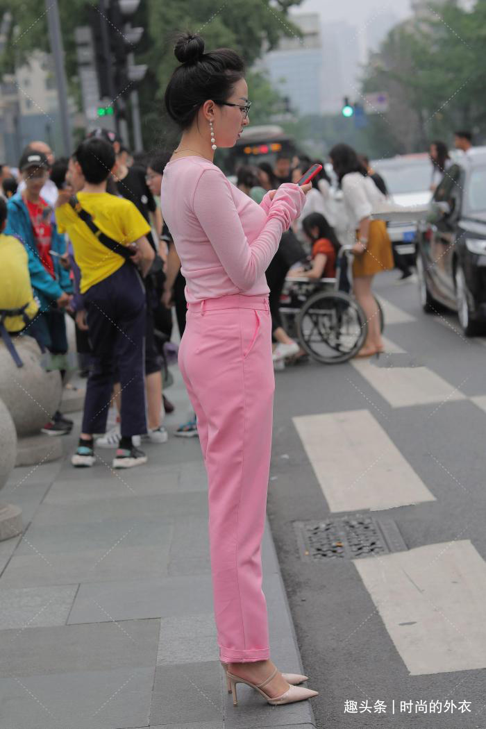 长袖衫 短裤已成过去式,气质女生的秋季长裤穿搭,休闲大方又好看