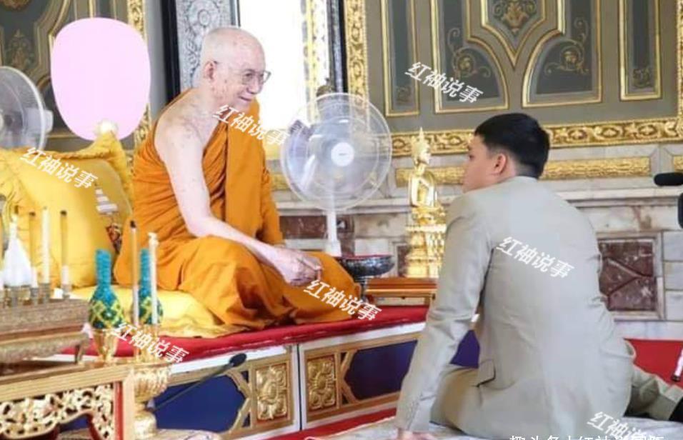 继子|诗妮娜贵妃变聪明了!军装佩戴提帮功照片,主动给继子抛出橄榄枝