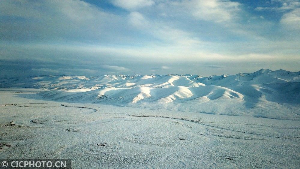 老年|初春航拍新疆巴音布鲁克高原雪景