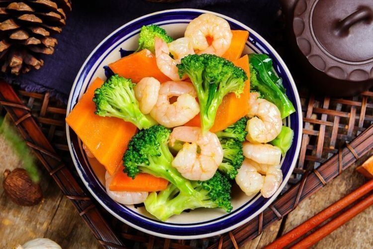 炒西兰花，焯水还是直接炒？原来弄错了做法，怪不得不爽脆不入味