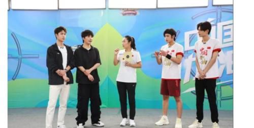 王一博|王一博體驗氣步槍，出彩表現獲眾人贊，運動小達人名不虛傳