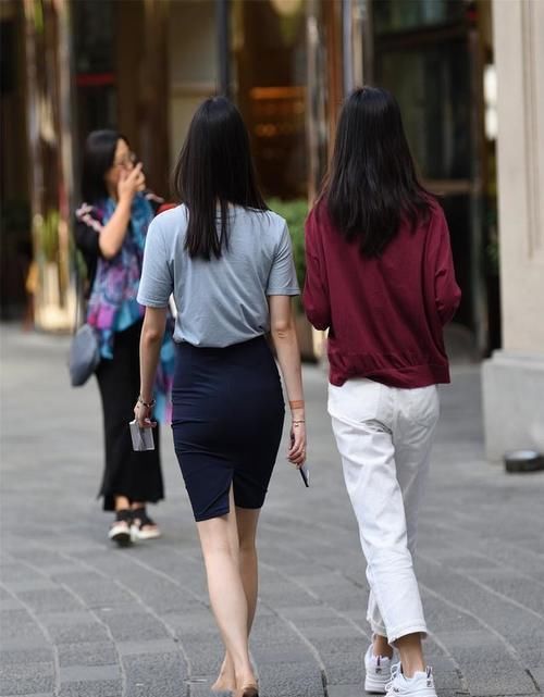 连衣裙时尚出彩又美观，充满别致感