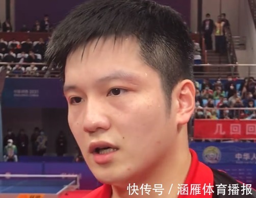 马龙|尴尬!樊振东庆祝男单夺冠,教练没抱起来,赛后采访体现高情商