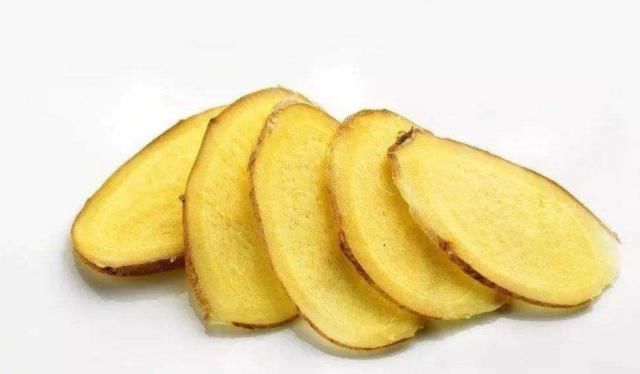 男性每天嚼几片生姜，身体有哪些现象发生，3个变化，值得高兴