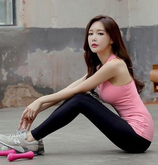 那个性 时尚打底裤,简约而不简单,显出身材的完美绝伦,倾国倾城貌