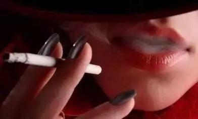 黄褐斑|女人,身体4出“变大”,很遗憾,你已老得很明显了