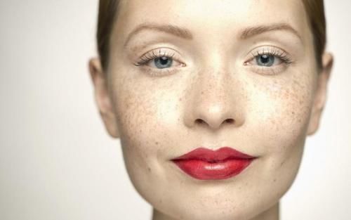 祛斑|专家提醒:脸上长斑,1种“零食”敞开吃,色素自消,气色变好