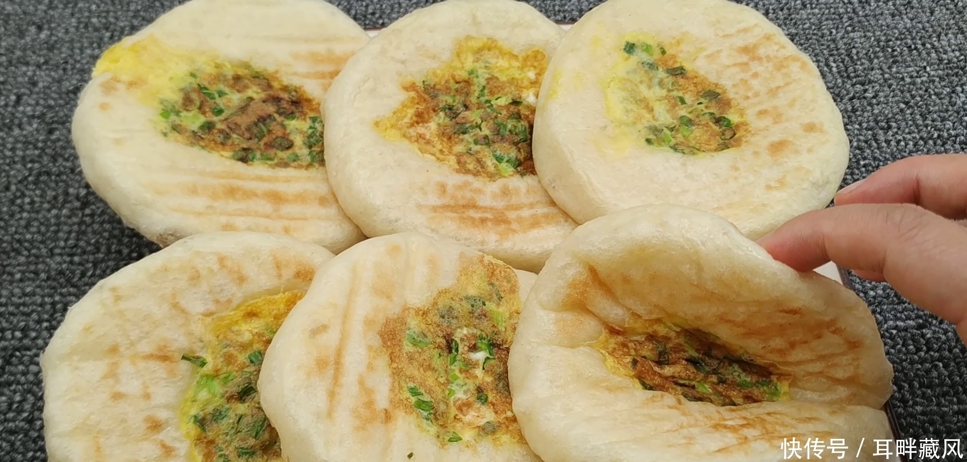 鸡蛋发面饼的家常做法,蓬松暄软,口感鲜香,一大盘不够吃,解馋