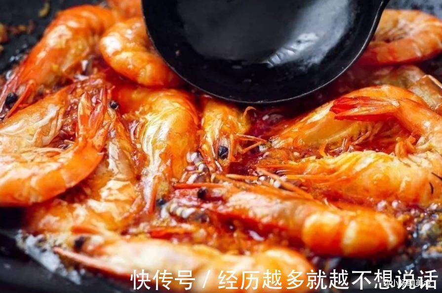 油焖大虾这样做更入味，1斤虾一个人都不够吃，虾鲜嫩无腥味！