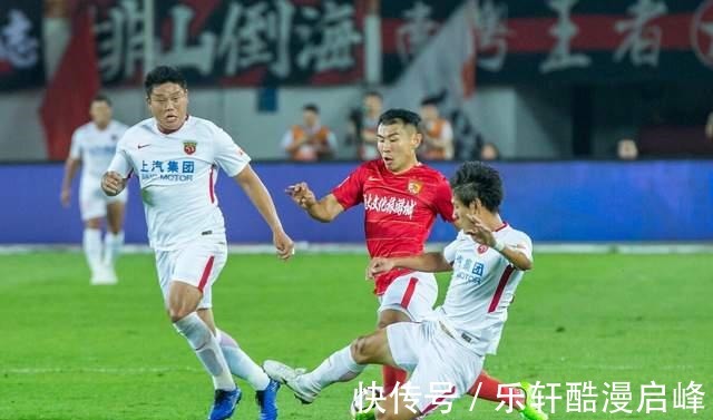 山東泰山隊|中超爭冠形勢，山東隊放眼一看全是朋友，上港隊抬頭一看全是敵人