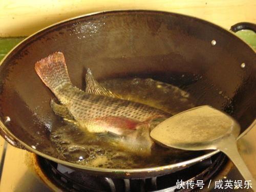 煎鱼|不管煎什么鱼，下锅前一定多加这“1步”，鱼皮不破不粘锅