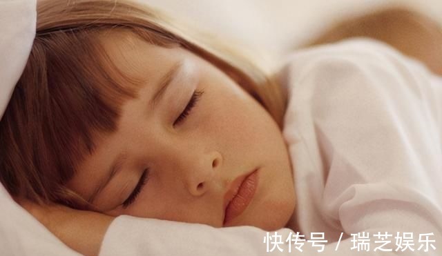 大脑|孩子睡觉时3个表现，暗示了大脑发育好，将来有可能变成学霸