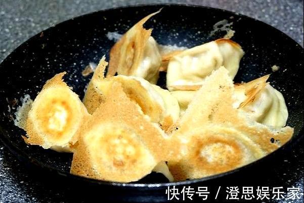 饺子放水煮来点新花样冰花煎饺,焦脆吃起来可香了