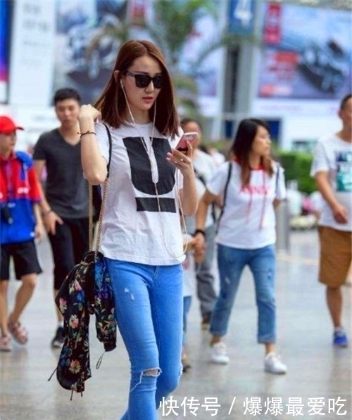 赏心悦目|街拍羞涩可人的小姐姐,秀出青春活力范,令人赏心悦目