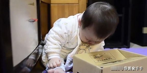 妈妈|1岁萌娃的睡功了得,妈妈叫醒后,被萌娃的反应笑喷了