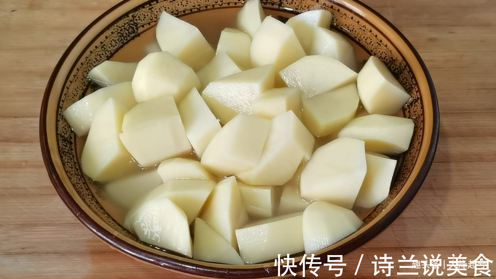 土豆烧排骨的正确做法，教你在家做，肉质鲜嫩既健康，下饭又下酒