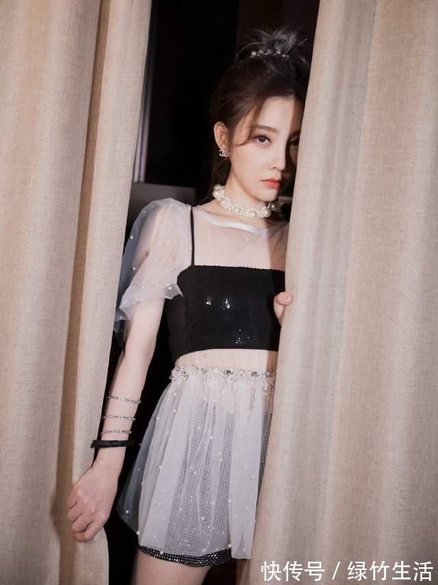 黄子韬|冯提莫短裙惊艳亮相,和赖美云等萌妹大秀舞技,网友:可以出道了