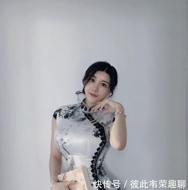 小个子 简洁的无袖裙子，以高档风格展现出简约优雅