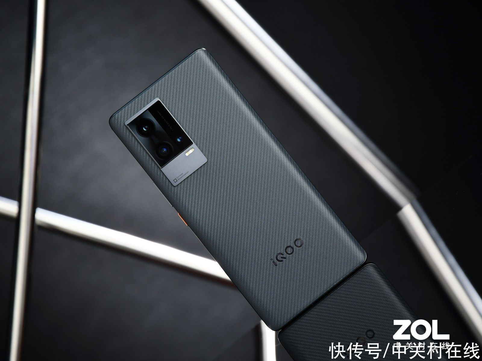 oled|高端旗舰该有什么气质？iQOO 8 Pro图赏