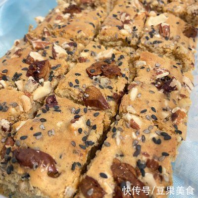 好吃到流泪的养生古早红枣坚果蛋糕,连吃三天都不够