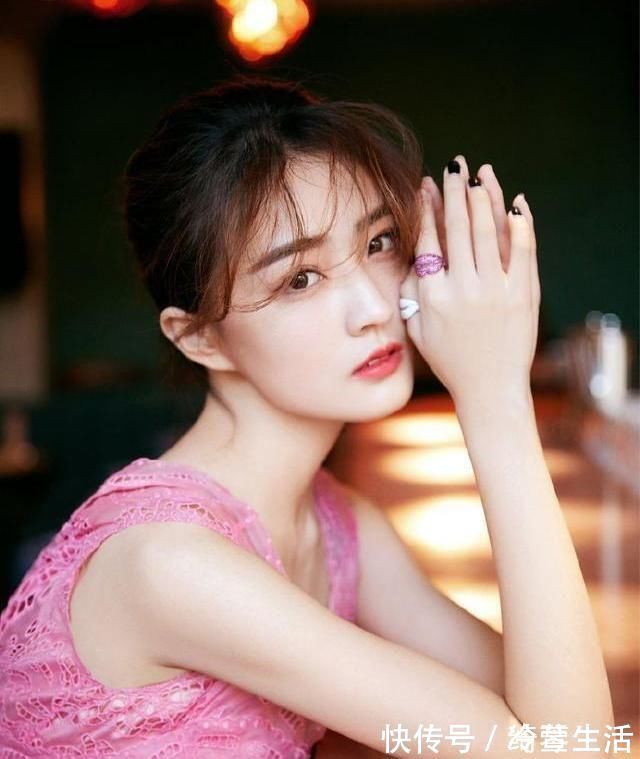 特征|女生脸上有这4个特征,就是“大众脸”,以为很好看,其实很普通