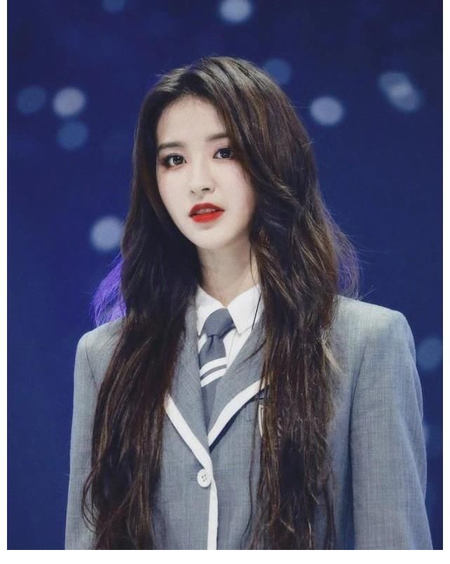 刘些宁金子涵同框，金子涵瘦了之后状态变好，笑容真的很治愈