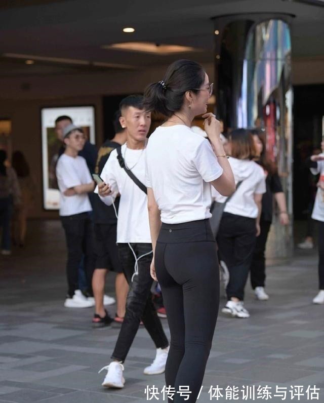 装扮 美丽时尚的打底裤呈现出别具一格的美，简直潮流无限！