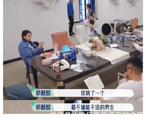 郭麒麟“見人下菜碟”?節(jié)目中被指背后議論人,高情商裝出來的?