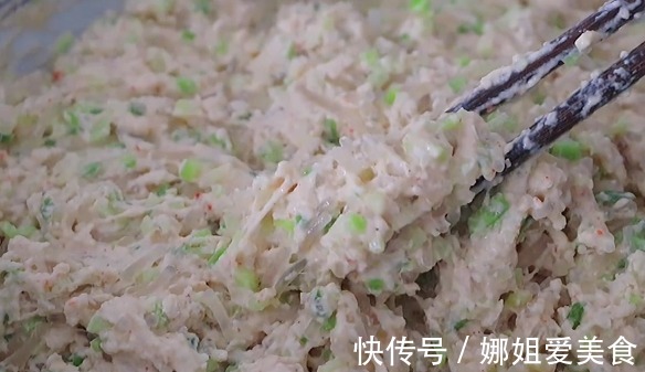 炸丸子也是有技巧的,掌握这些要点,丸子炸的外酥里嫩不吸油