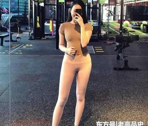 时尚|打底裤美女简洁干练，更显时尚精致，呈现精致小蛮腰