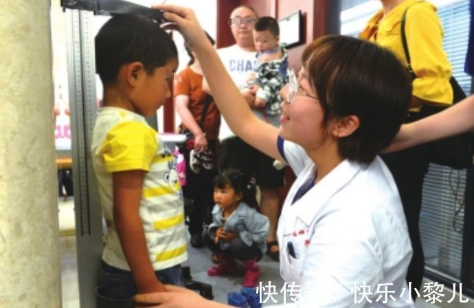 腿型|男孩的腿达到“标准”，未来或是“长腿欧巴”，家长尽早重视起来