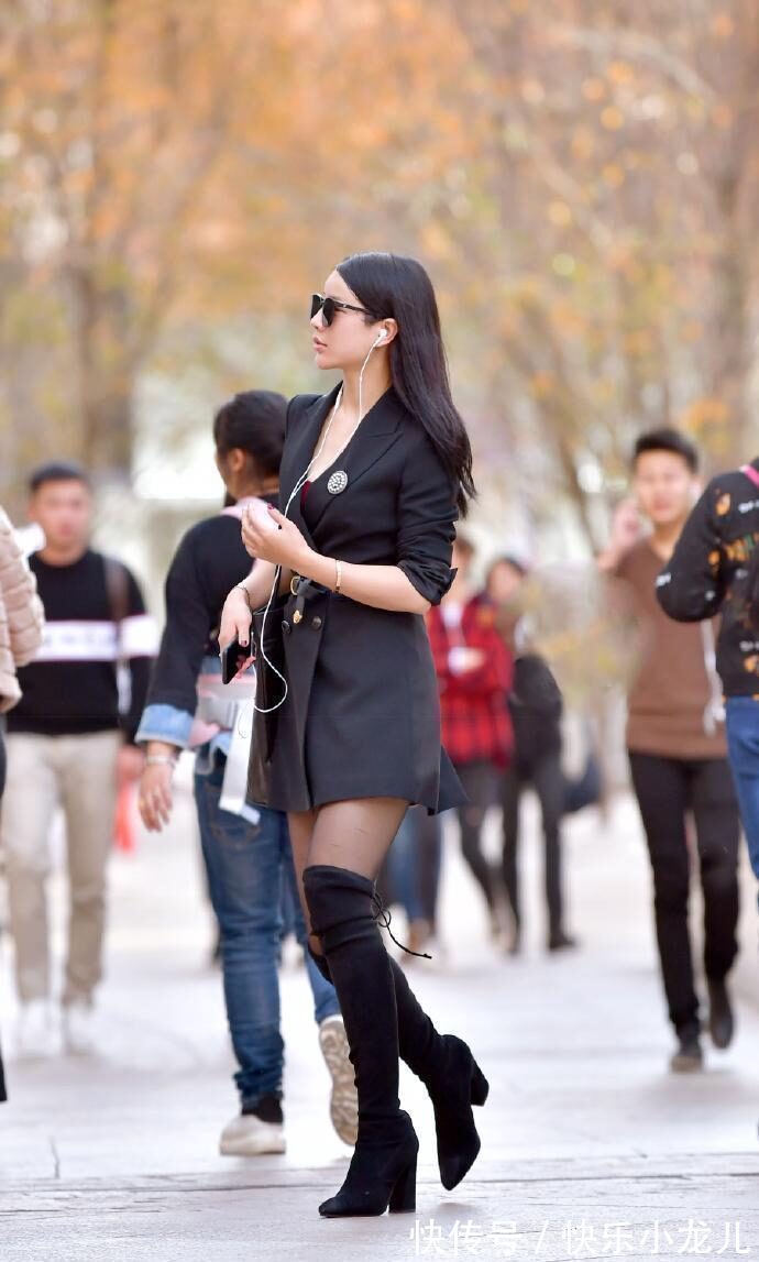 西装 小姐姐穿黑西装配黑丝袜,这样的经典搭配真的超级耐看!