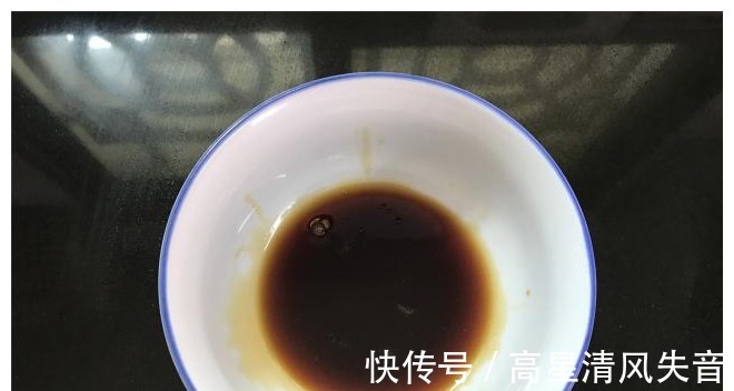 微波炉|剩米饭新吃法，做成经典小零食，香脆可口，好吃到停不下来！