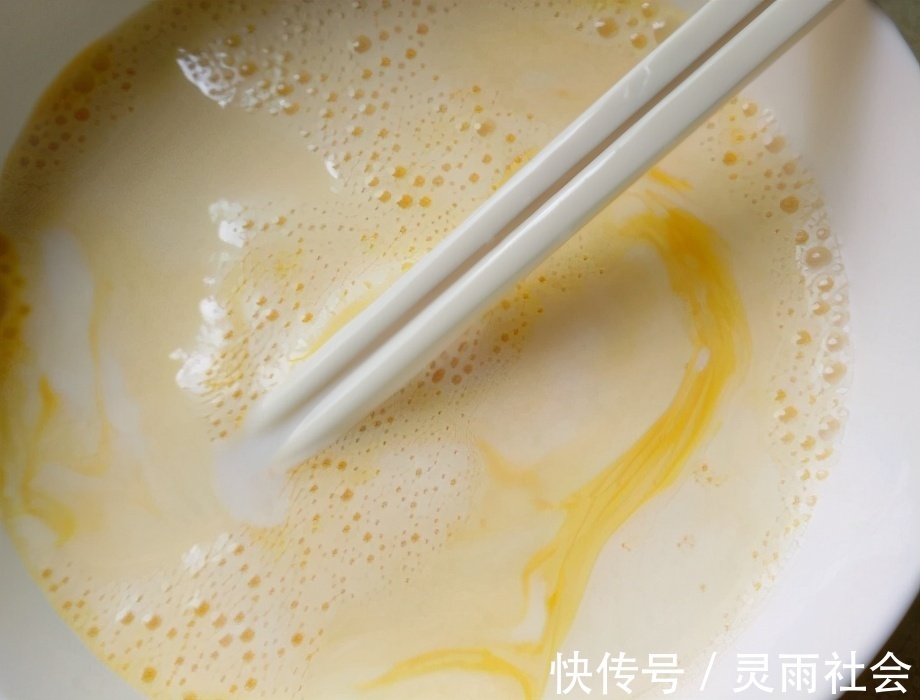 牛奶|鸡蛋和牛奶是天生一对,隔三差五给孩子吃,香甜嫩滑,营养易吸收