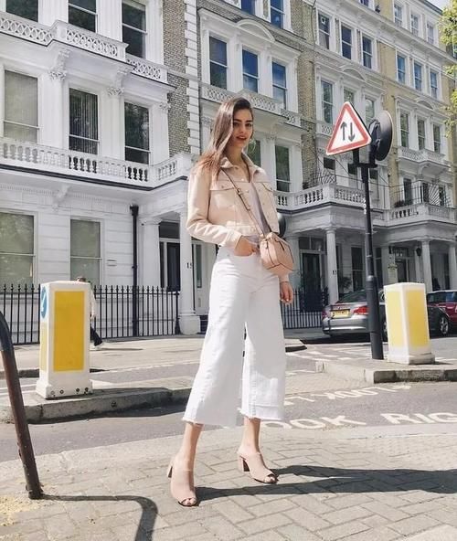 初春火了一种新穿法,叫“薄外套+九分裤”,时髦随性,潮人都爱