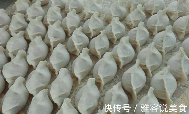 煮饺子时“盖锅盖”好还是不盖好，很多人做错了，难怪馅不好吃！