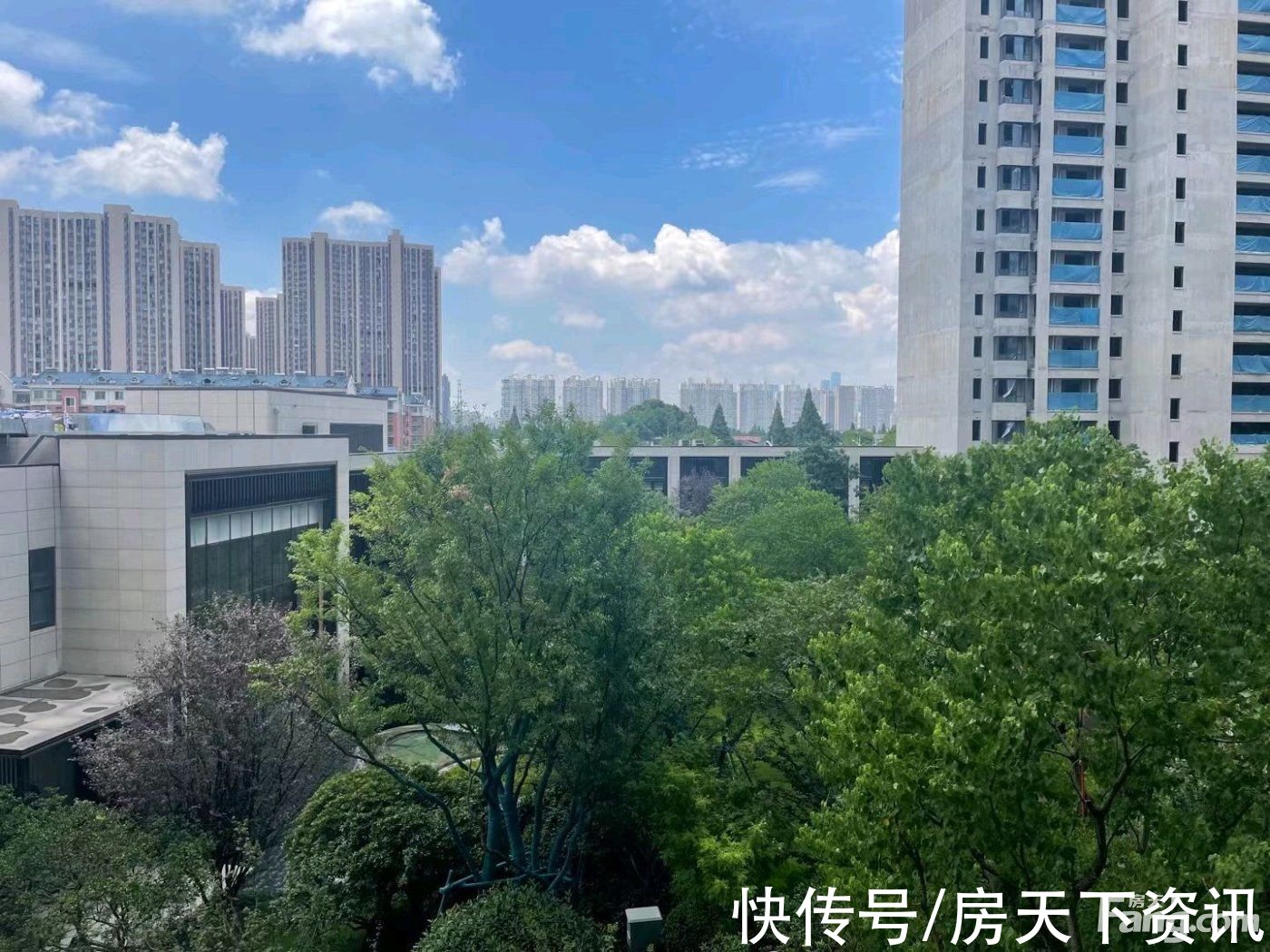 置业顾问|龙湖·春江天玺好不好？置业顾问从项目现场发回新组图