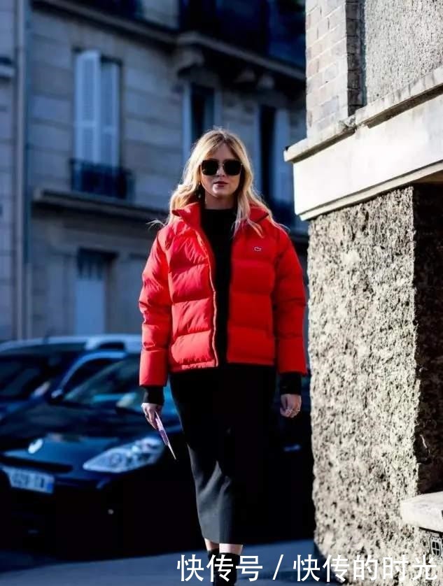 白色|冬季,羽绒服建议多穿这4种“颜色”,不仅时尚耐看,还特温暖