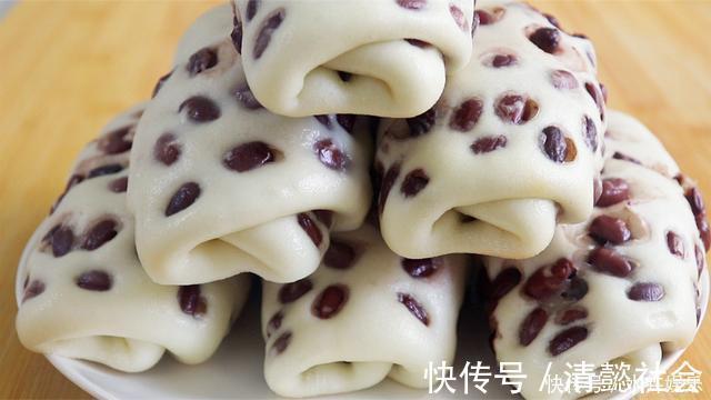 面粉别蒸馒头了，加一把红豆，卷一卷，蓬松喧软又香甜，超简单