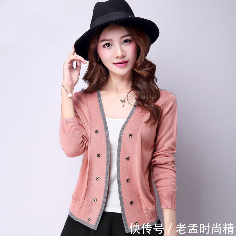 针织开衫 怀孕了也要美美的拍照,不用化妆就可衬托出孕妈的美,这样穿超美