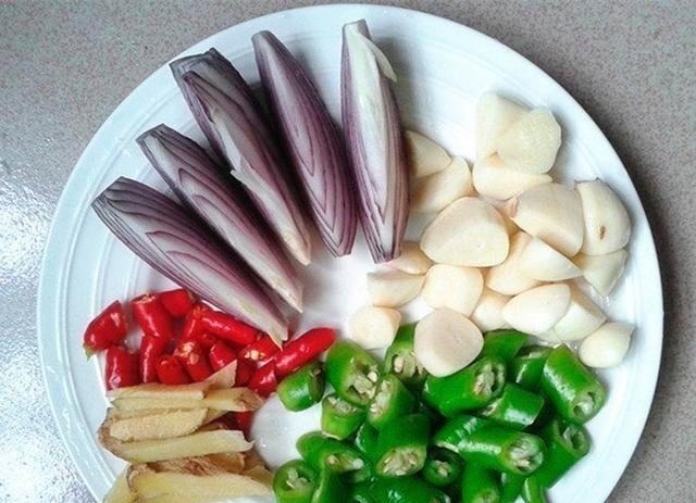 教你“生腌花生米”技巧,比油炸还爽脆,好吃不油腻,做法也简单!