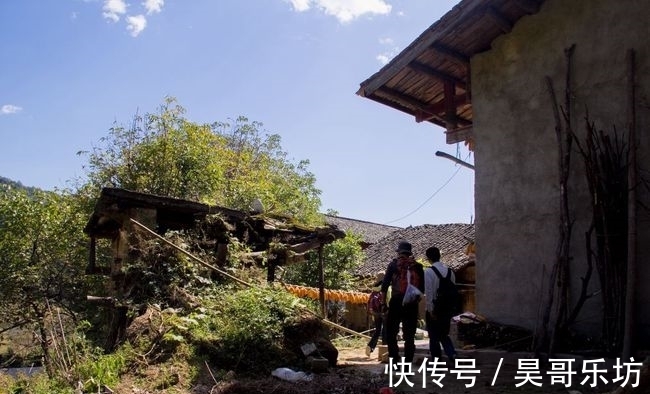 碾盘|秦岭深处发现一处老宅院，雕梁画栋，还有两根拴马桩，县志无记载