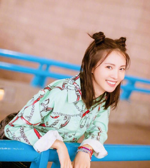 短发怎么扎丸子头？学会下面几款，再也不犯愁了