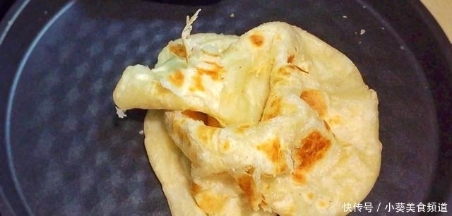 奶奶用了一辈子的烙饼做法，外酥里软，凉了不硬，比外面卖的好吃