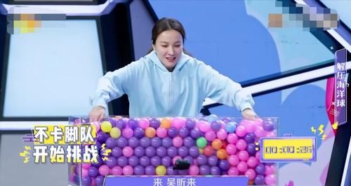 《快本》一个游戏暴露众人偶像包袱，何炅吴昕没在怕，而他的包袱最重！