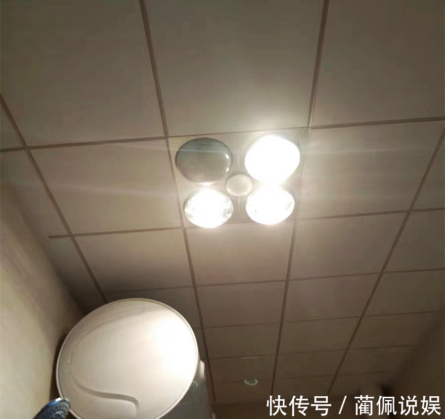 拖鞋架|这10种卫浴用品,早该拉入家用“黑名单”,该换就换了吧!